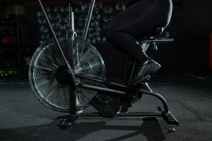 Assault Bike: 🚴‍♂️ Guía Completa para Dominar la Máquina más Temida del CrossFit 💥🔥