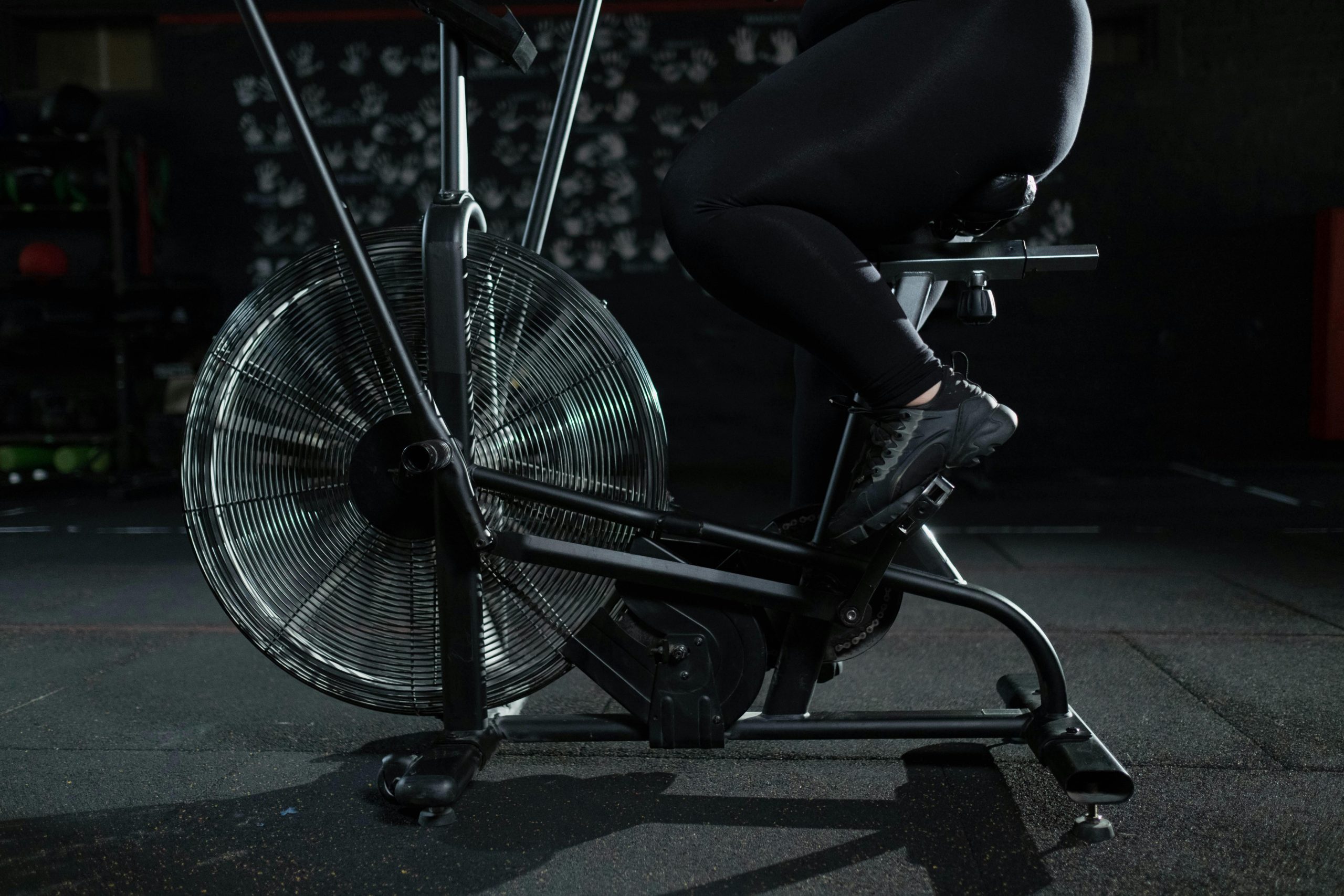 Assault Bike en CrossFit: guía para sufrir menos y rendir más