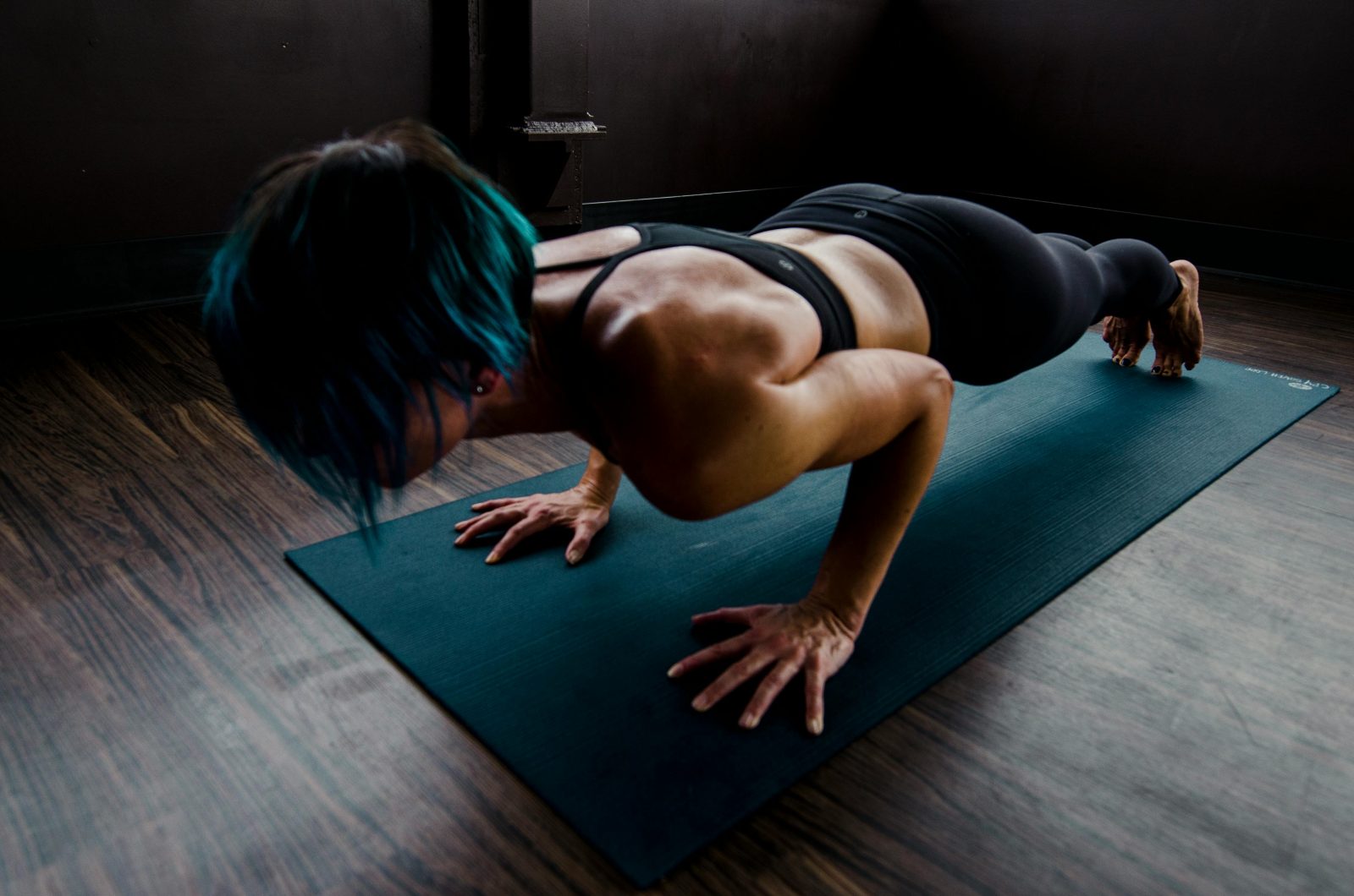 🏠 CrossFit en casa: guía completa para entrenar sin gimnasio (con y sin material)