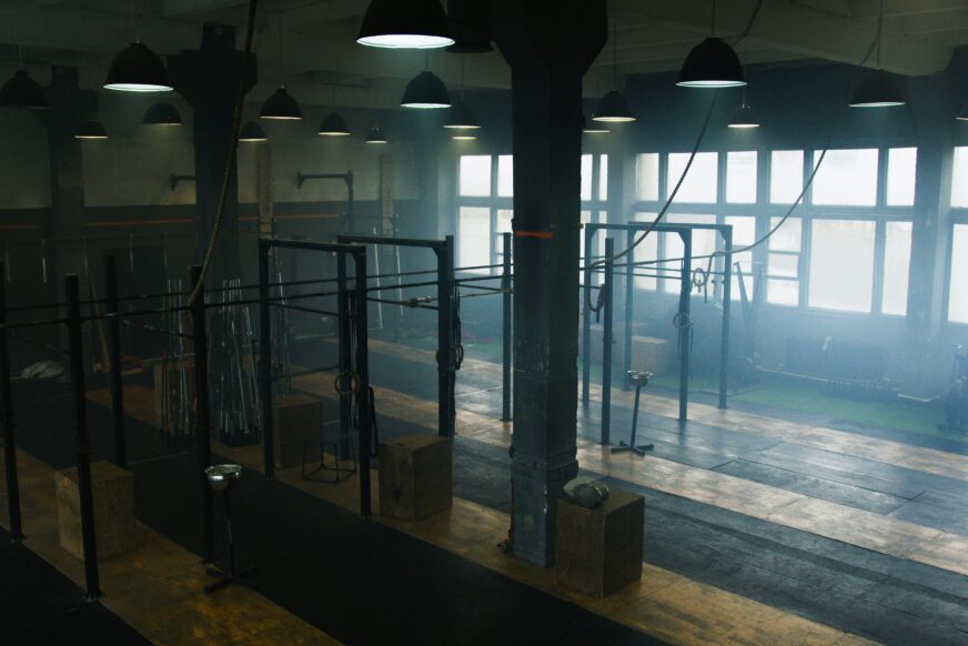 CrossFit vs Gimnasio Tradicional: ¿Qué es Mejor para Ti? 🏋️🔥