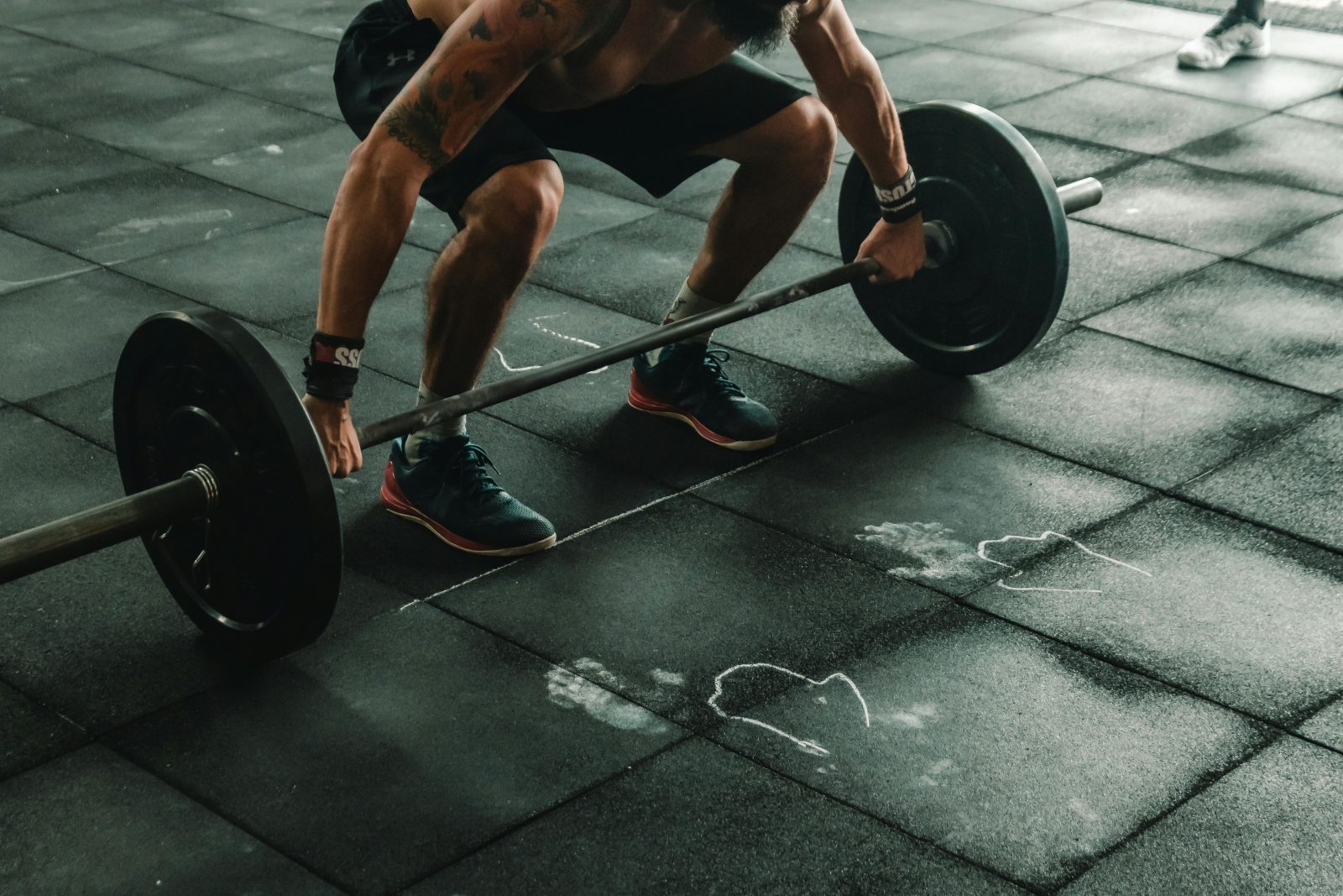 7 Errores de Principiante en CrossFit (y cómo evitarlos sin romperte ni el ego ni la espalda)