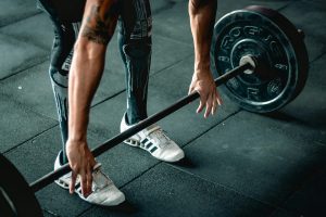 Halterofilia en CrossFit: movimientos básicos y consejos