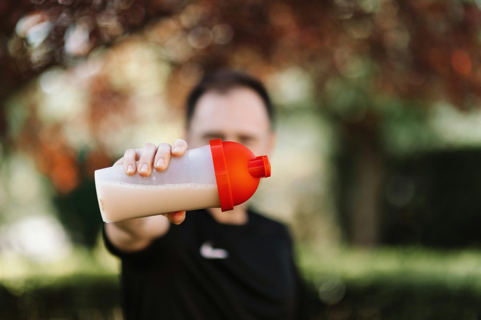 ¿Deberías tomar proteína después de entrenar CrossFit? Verdades, mitos y consejos 🥤💪
