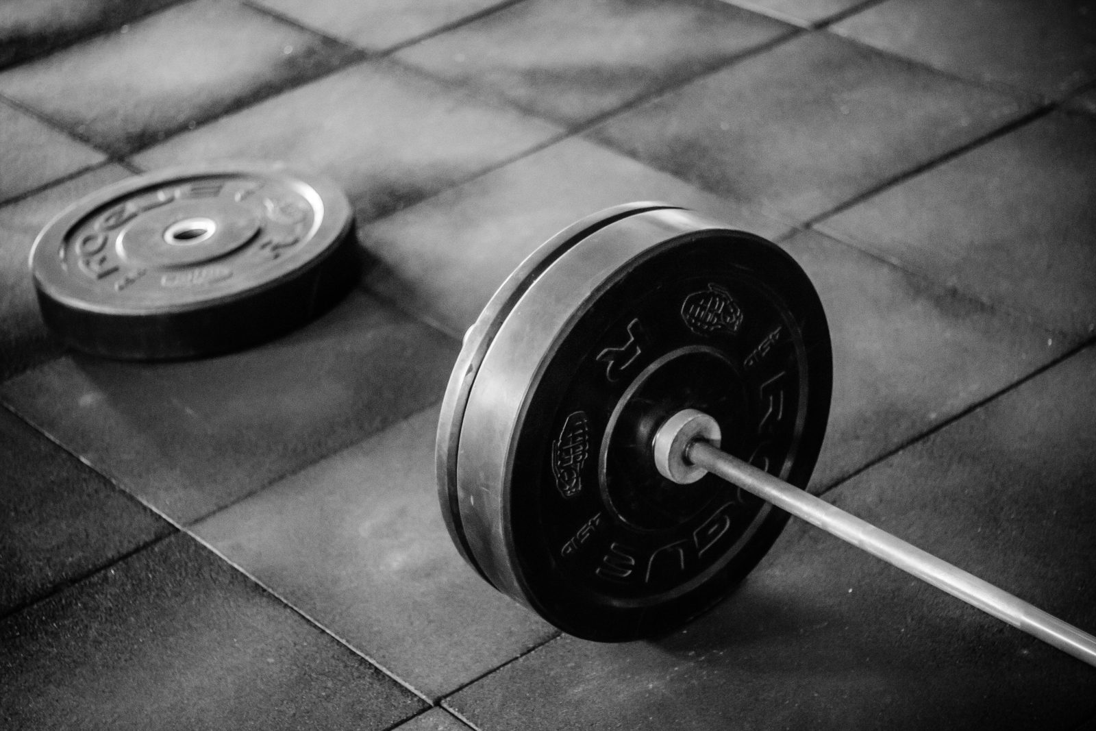 Rutina de CrossFit para ganar fuerza: programa semanal para todos los niveles 🏋️‍♂️🔥