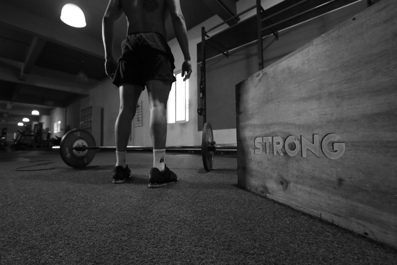 ¿Sobreentrenamiento en CrossFit? Señales de alarma, cómo evitarlo y qué hacer si ya es tarde 🧠🔥