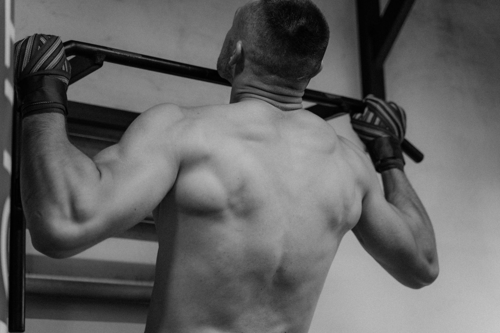 🏋️‍♂️ Cómo mejorar tu técnica de dominadas en CrossFit: guía completa para principiantes y avanzados