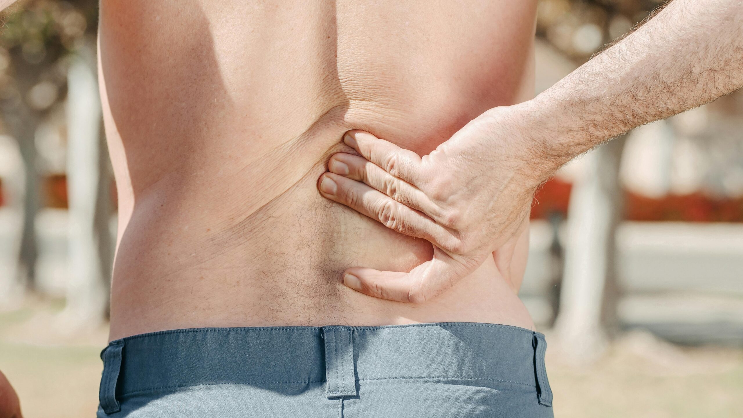 CrossFit y hernia discal: cómo entrenar sin miedo (ni hacer el burpee de tu vida) 🧠🏋️‍♂️