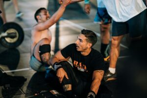 El “RX Mental” en CrossFit: cuando el ego quiere levantar más que tu cuerpo 🧠🏋️‍♂️