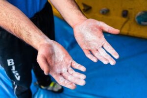 Agarre en CrossFit: cómo mejorar la fuerza de grip para barra, cuerda y kettlebell